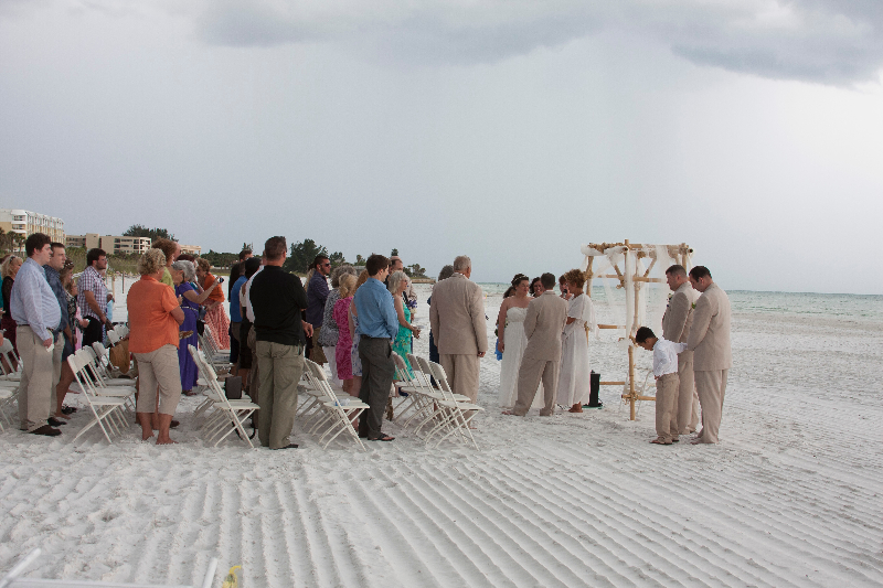 photo-wed-audience-beach